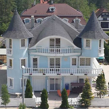 Crystal Es Susanne Panzio Bed and Breakfast Siófok Exteriör bild