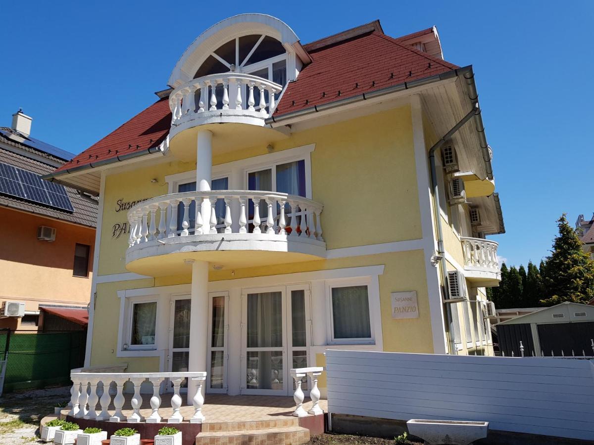 Crystal Es Susanne Panzio Bed and Breakfast Siófok Exteriör bild