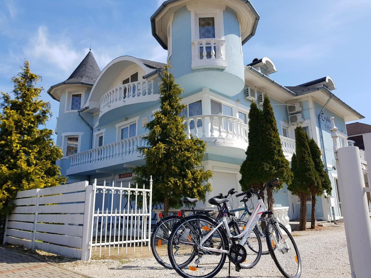 Crystal Es Susanne Panzio Bed and Breakfast Siófok Exteriör bild