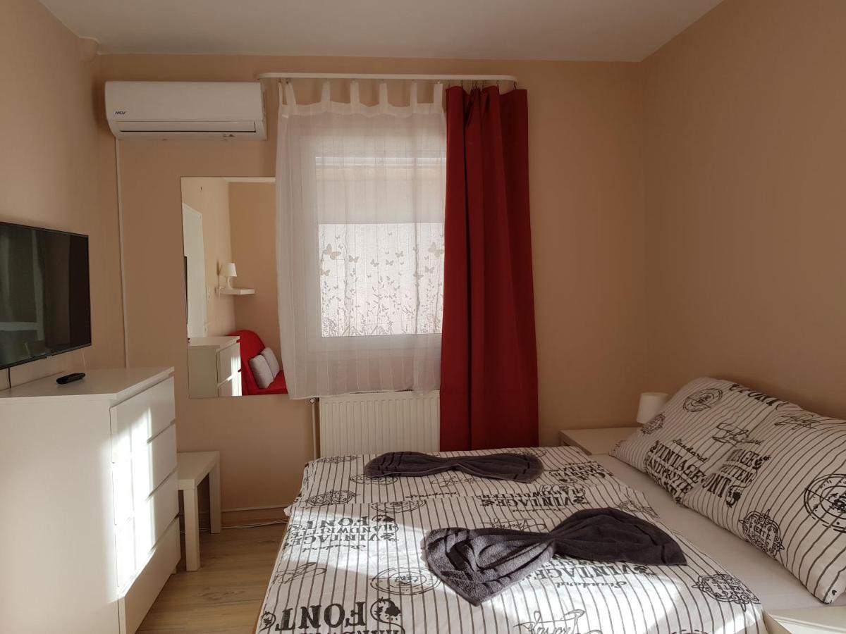 Crystal Es Susanne Panzio Bed and Breakfast Siófok Exteriör bild