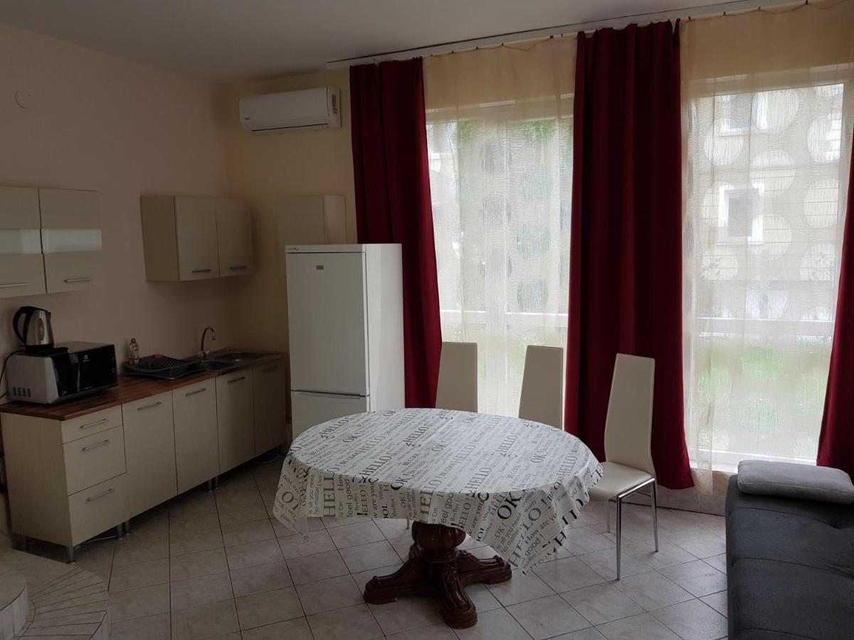 Crystal Es Susanne Panzio Bed and Breakfast Siófok Exteriör bild