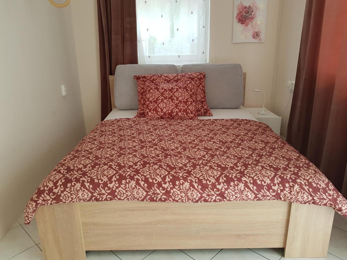 Crystal Es Susanne Panzio Bed and Breakfast Siófok Exteriör bild