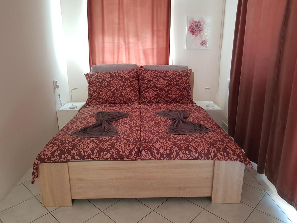 Crystal Es Susanne Panzio Bed and Breakfast Siófok Exteriör bild
