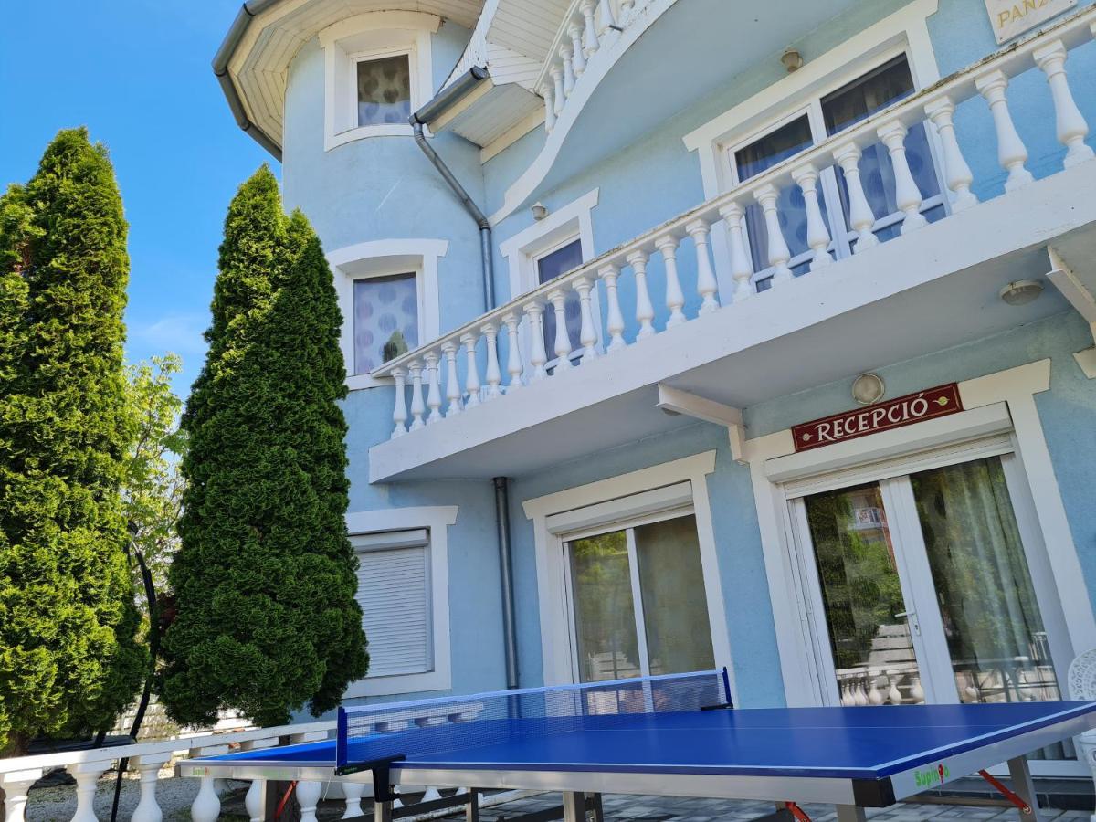 Crystal Es Susanne Panzio Bed and Breakfast Siófok Exteriör bild