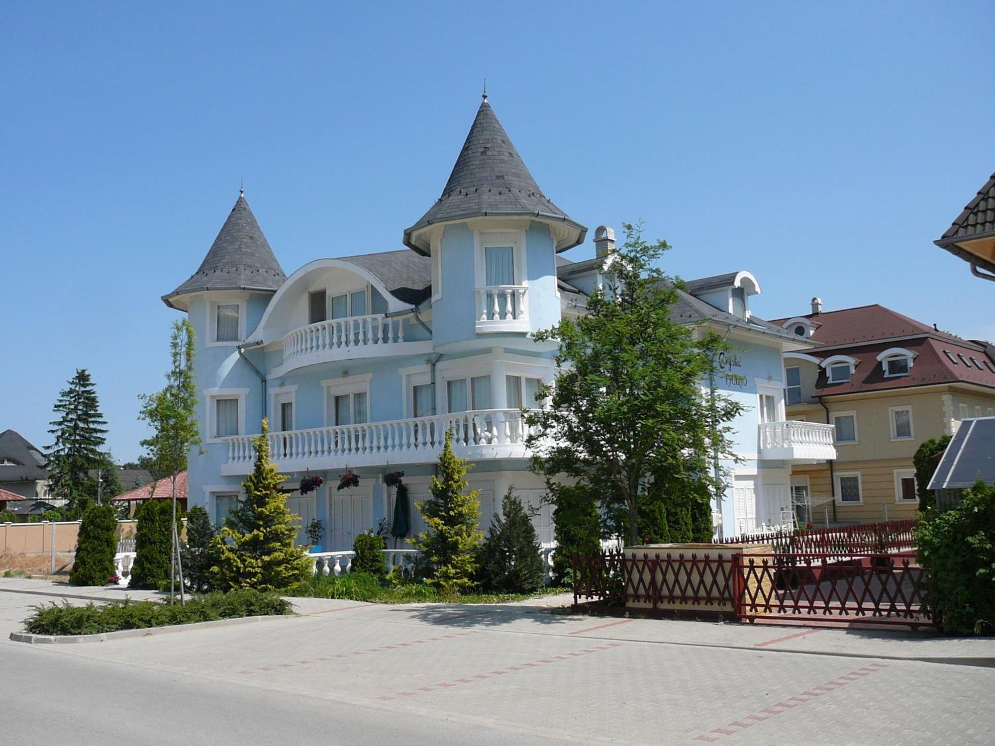 Crystal Es Susanne Panzio Bed and Breakfast Siófok Exteriör bild