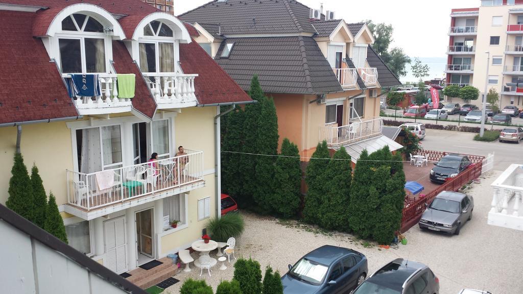 Crystal Es Susanne Panzio Bed and Breakfast Siófok Exteriör bild