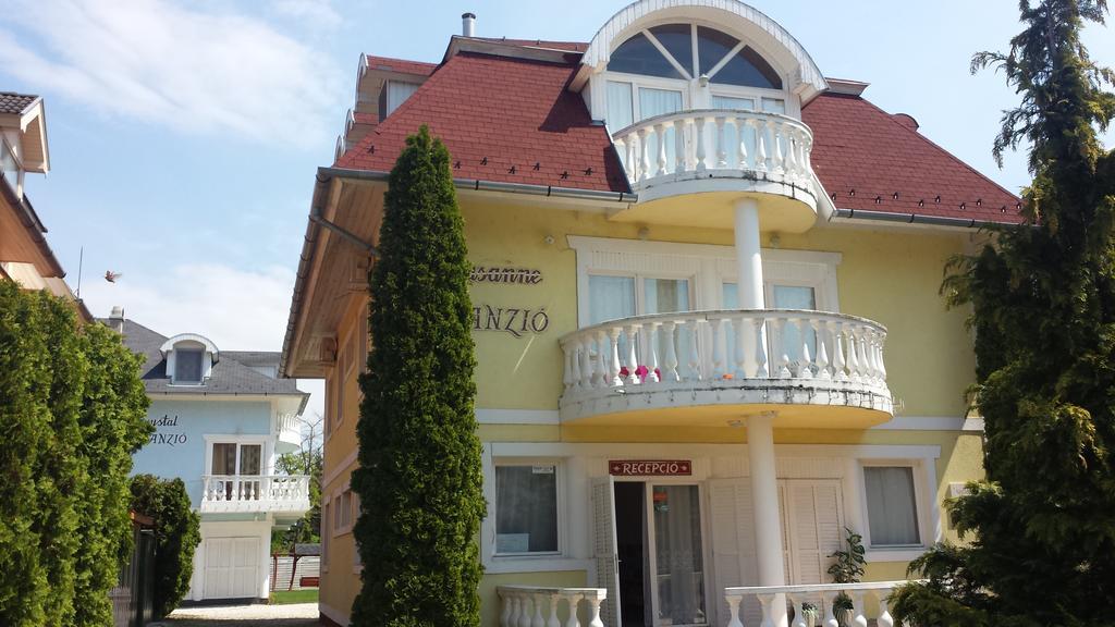 Crystal Es Susanne Panzio Bed and Breakfast Siófok Exteriör bild